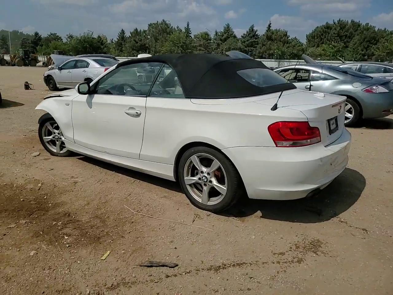 Фото: WBAUL7C52DVU09468