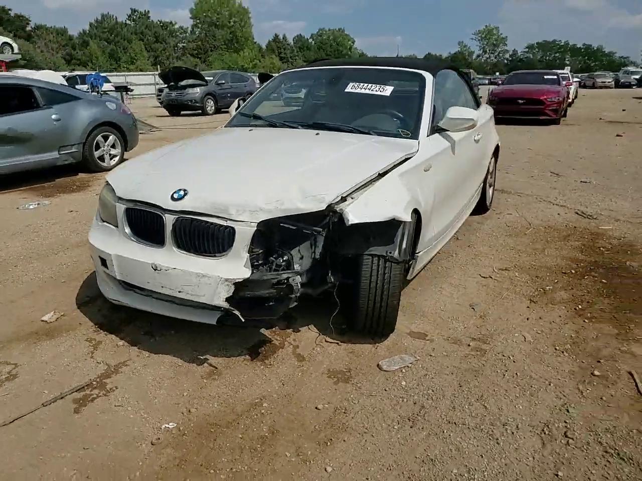 Фото: WBAUL7C52DVU09468