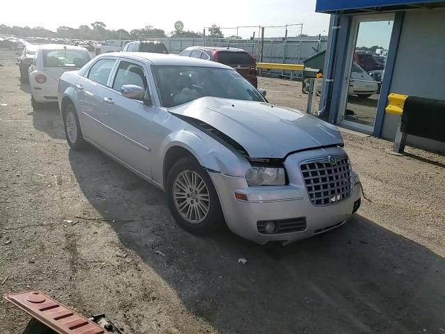 2010 Chrysler 300 Touring VIN: 2C3CA5CV0AH307054 Lot: 70200555