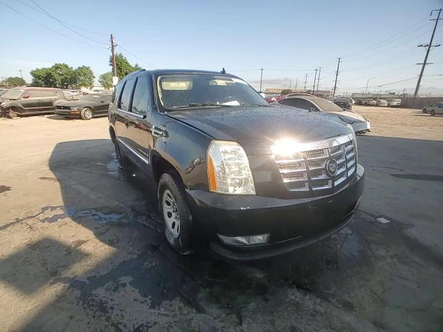 2007 Cadillac Escalade Luxury VIN: 1GYFK63847R205104 Lot: 70119965