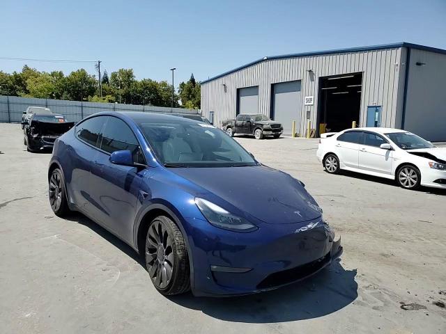 2024 Tesla Model Y VIN: 7SAYGDEF0RF049560 Lot: 68134625