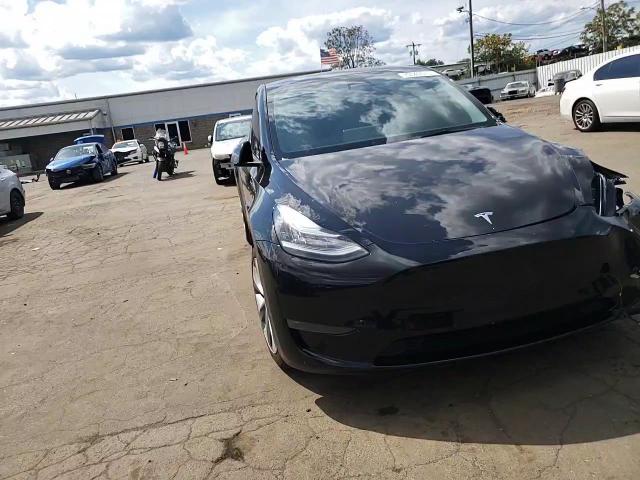 2023 Tesla Model Y VIN: 7SAYGDEE0PA123562 Lot: 70549515