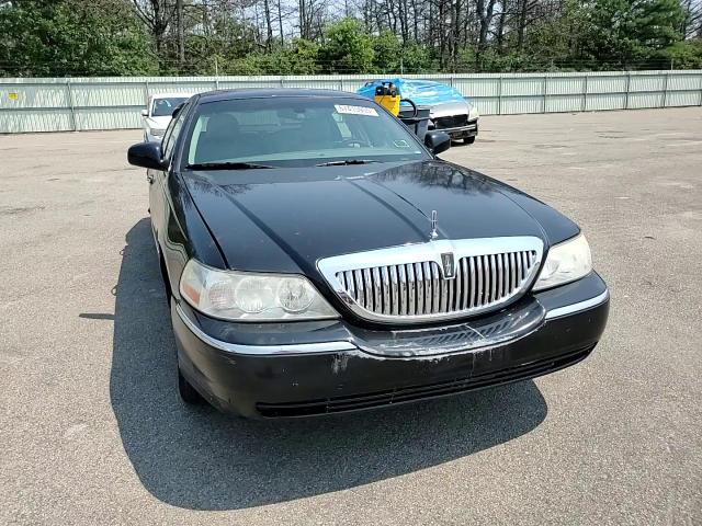 2009 Lincoln Town Car Signature Limited VIN: 2LNHM82V79X602502 Lot: 67415955