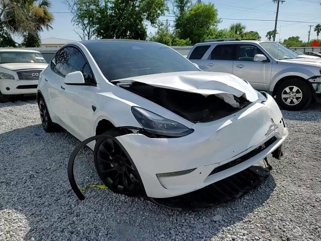 2024 Tesla Model Y VIN: 7SAYGDEE5RA306197 Lot: 70682525