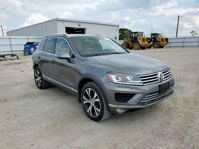 2017 Volkswagen Touareg Wolfsburg VIN: WVGRF7BP3HD002656 Lot: 71020515