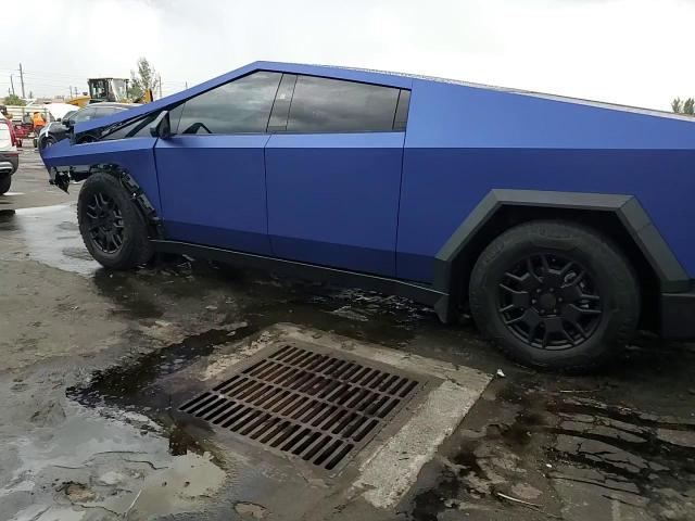 2024 Tesla Cybertruck VIN: 7G2CEHED4RA005011 Lot: 70150215