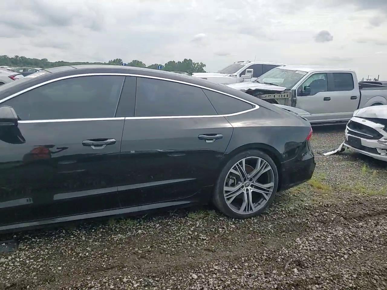 Фото: WAUV2AF29KN092033