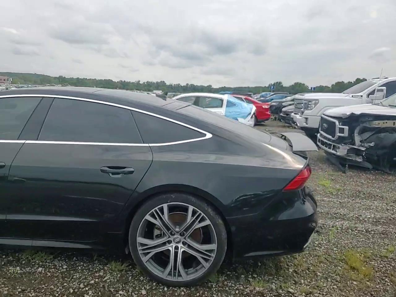 Фото: WAUV2AF29KN092033