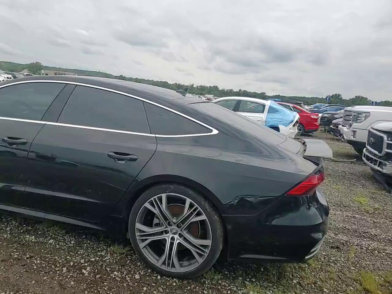 Фото: WAUV2AF29KN092033