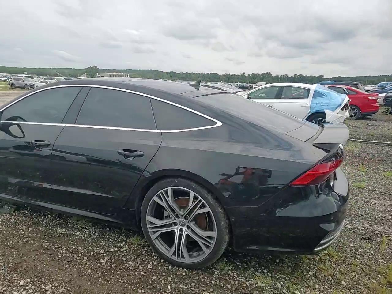 Фото: WAUV2AF29KN092033