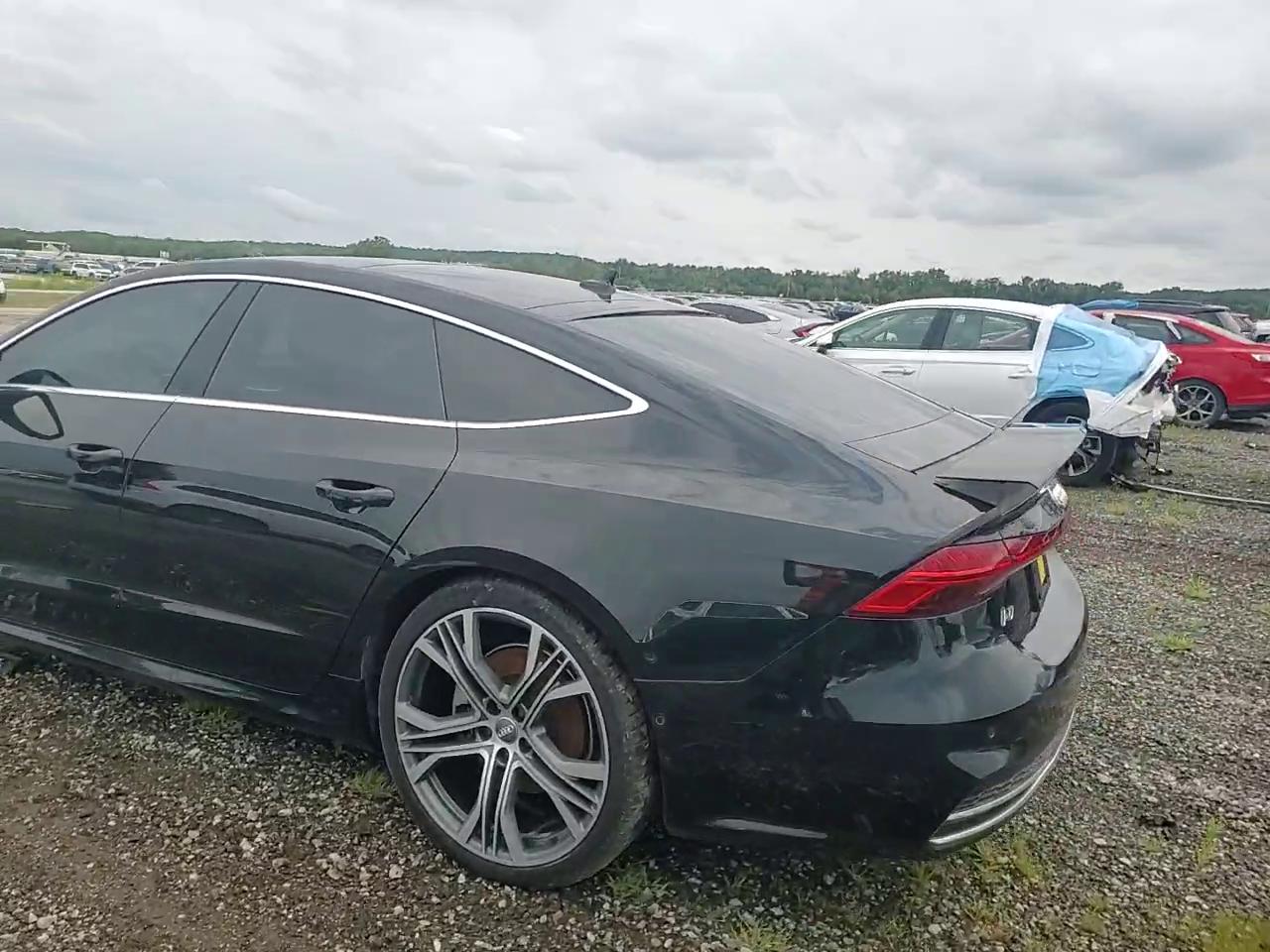 Фото: WAUV2AF29KN092033