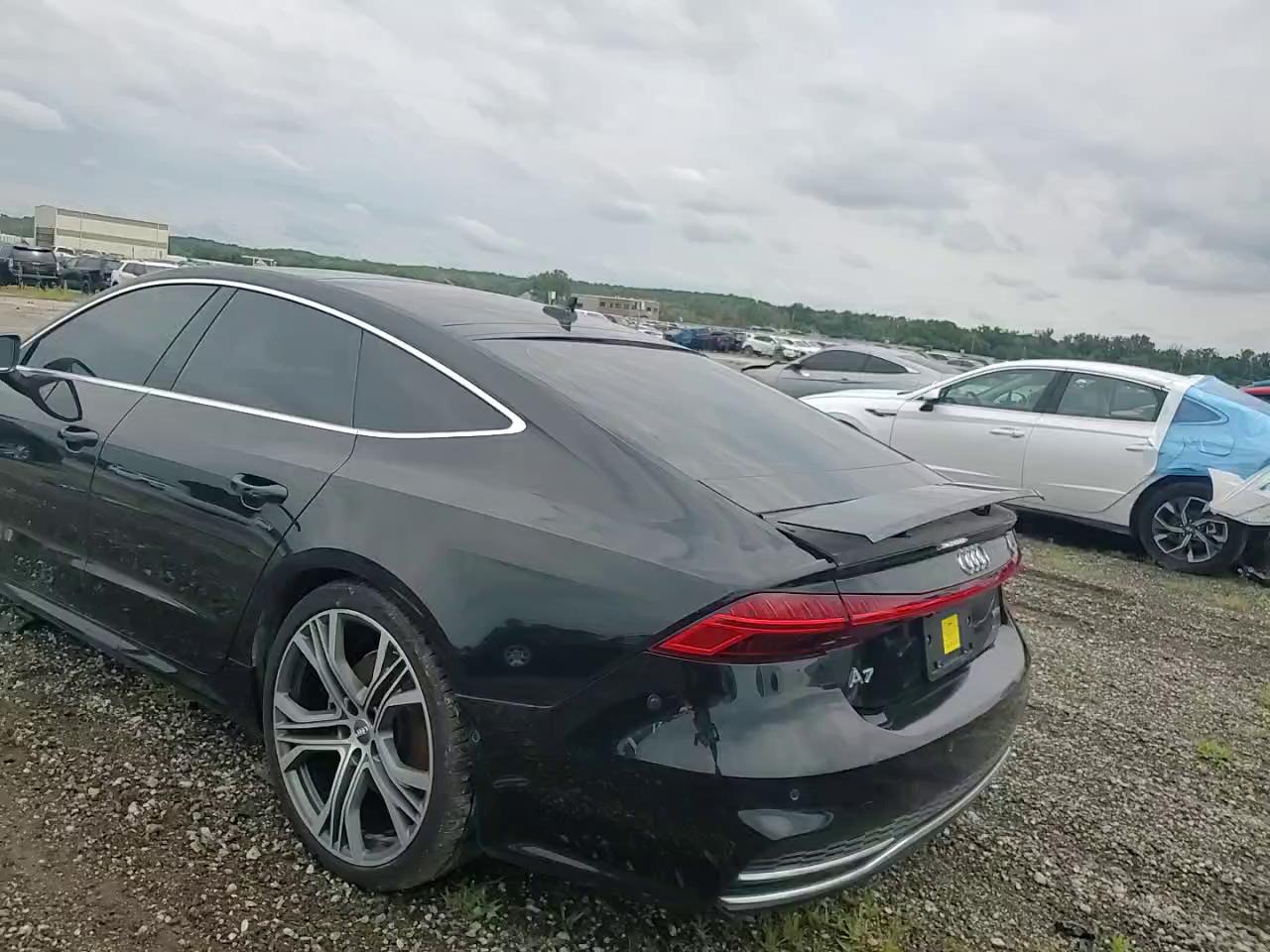 Фото: WAUV2AF29KN092033