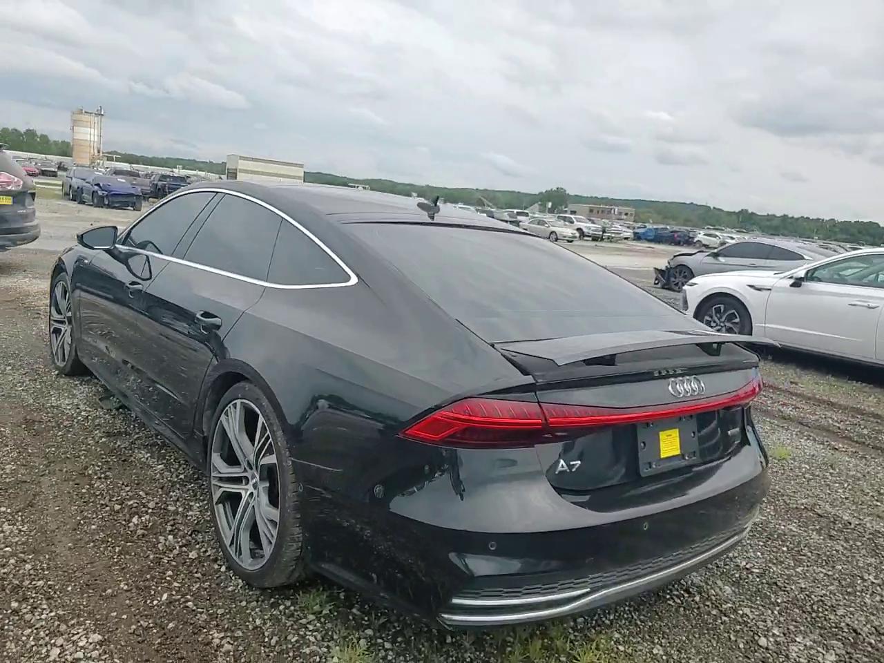 Фото: WAUV2AF29KN092033