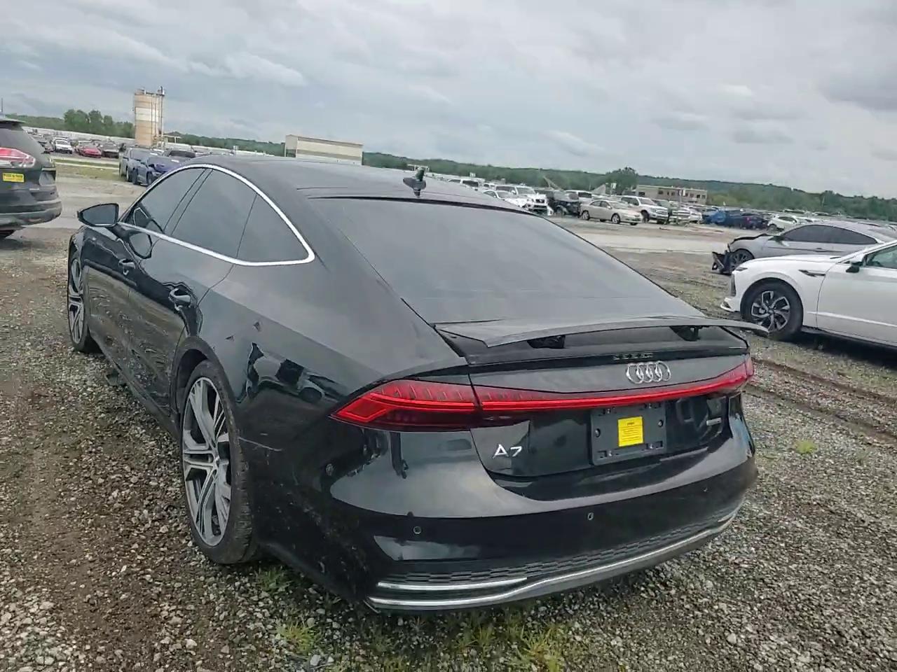 Фото: WAUV2AF29KN092033