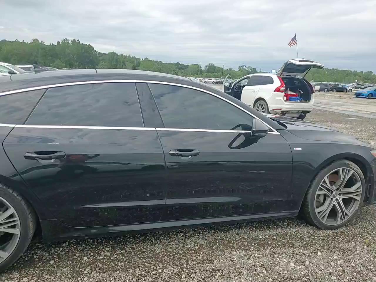 Фото: WAUV2AF29KN092033