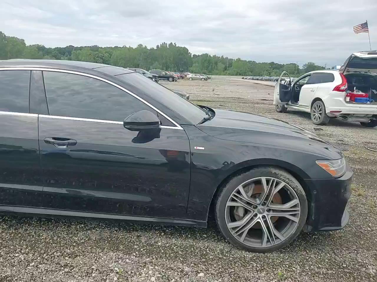 Фото: WAUV2AF29KN092033