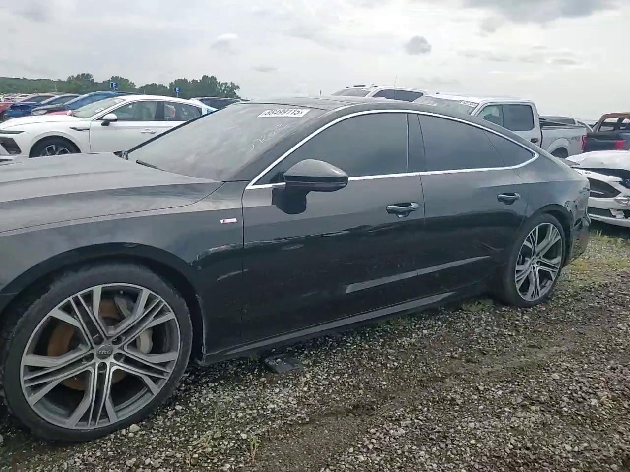 Фото: WAUV2AF29KN092033