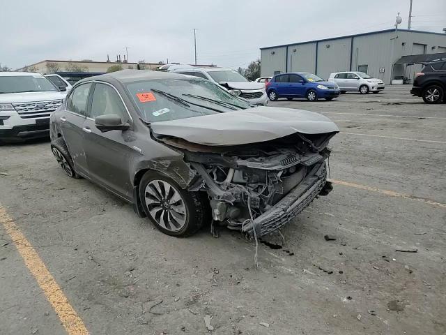 2017 Honda Accord Hybrid VIN: JHMCR6F31HC010536 Lot: 70928125