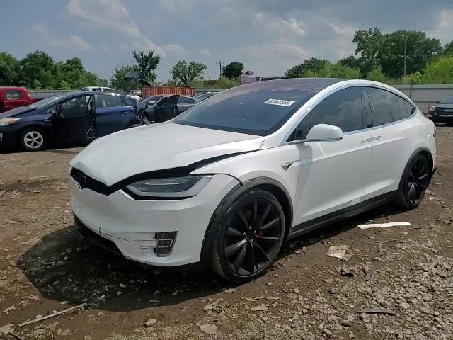 2018 Tesla Model X VIN: 5YJXCDE27JF136085 Lot: 68542085