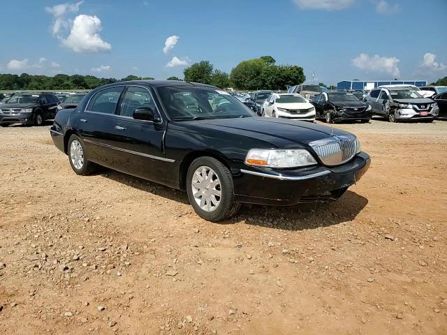 2009 Lincoln Town Car Signature Limited VIN: 2LNHM82VX9X607564 Lot: 69881755