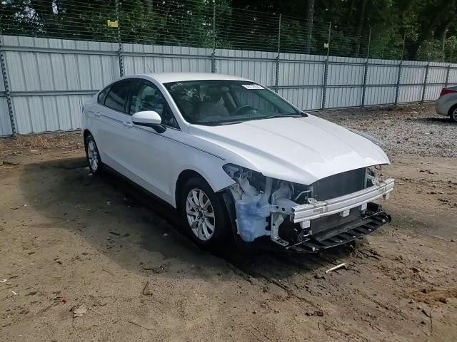 2016 Ford Fusion S VIN: 3FA6P0G74GR193939 Lot: 69732655