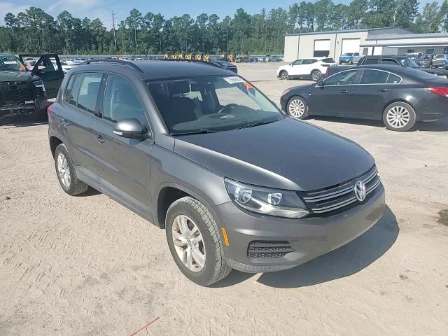 2016 Volkswagen Tiguan S VIN: WVGAV7AX2GW552886 Lot: 70595895