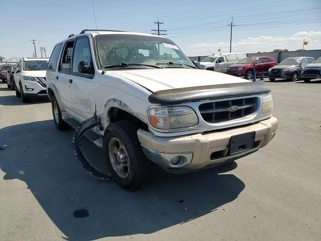 2000 Ford Explorer Xlt VIN: 1FMZU73X8YZB32259 Lot: 68372895