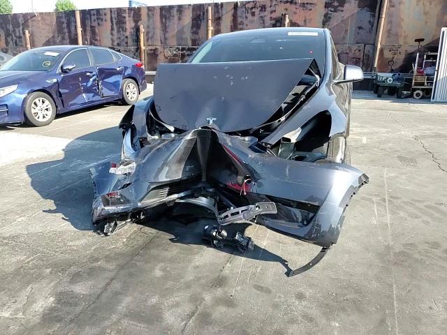 2025 Tesla Model Y VIN: 7SAYGDEF4SF310131 Lot: 68002275