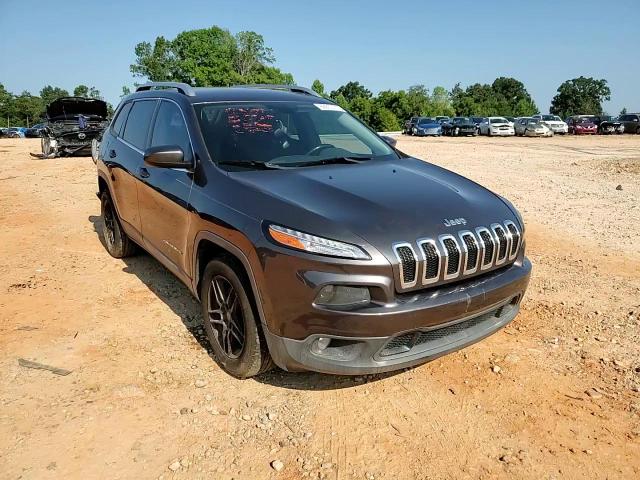 2017 Jeep Cherokee Latitude VIN: 1C4PJLCSXHW585477 Lot: 69310115