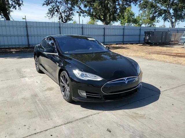 2015 Tesla Model S 85D VIN: 5YJSA1H26FFP76001 Lot: 67848405