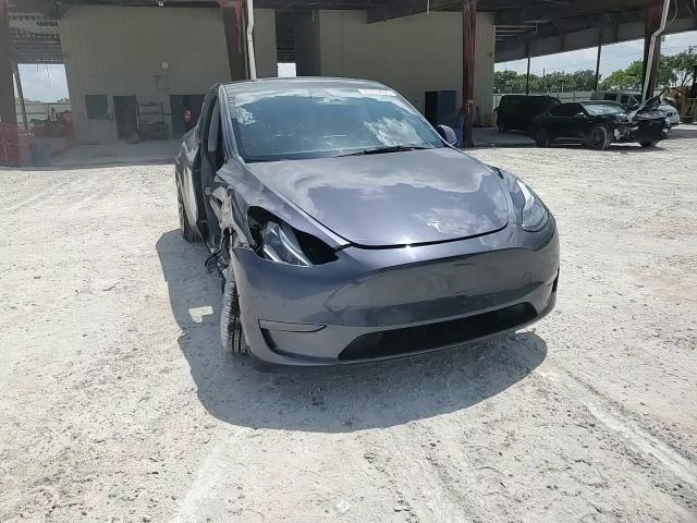 2022 Tesla Model Y VIN: 7SAYGDEF2NF330253 Lot: 70313855