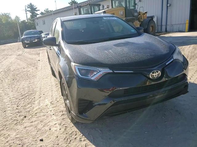 2018 Toyota Rav4 Le VIN: 2T3BFREV6JW850986 Lot: 70638375