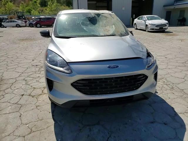 2021 Ford Escape Se VIN: 1FMCU9G64MUB31121 Lot: 70301785