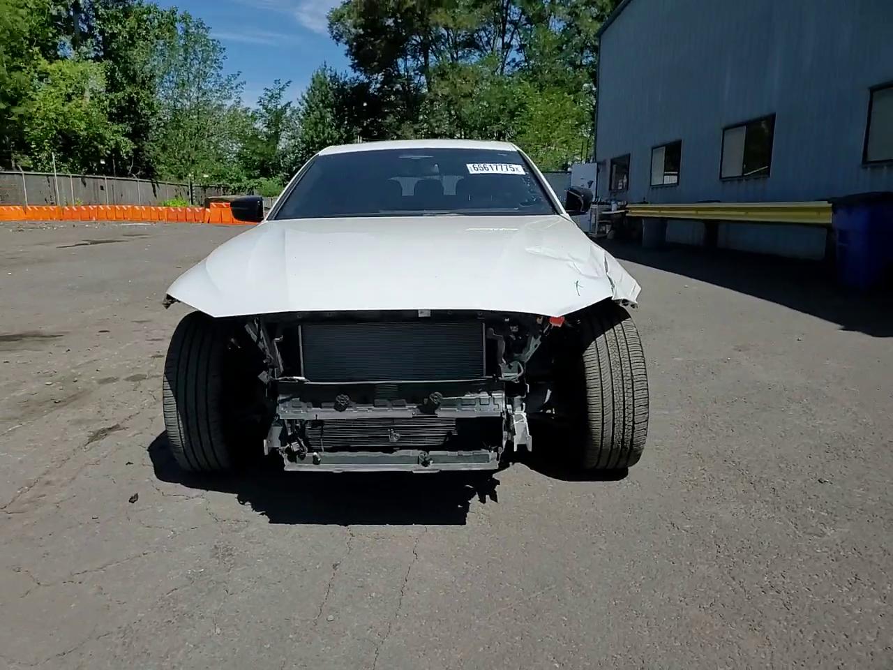 Фото: WBY83FB00RFT10796