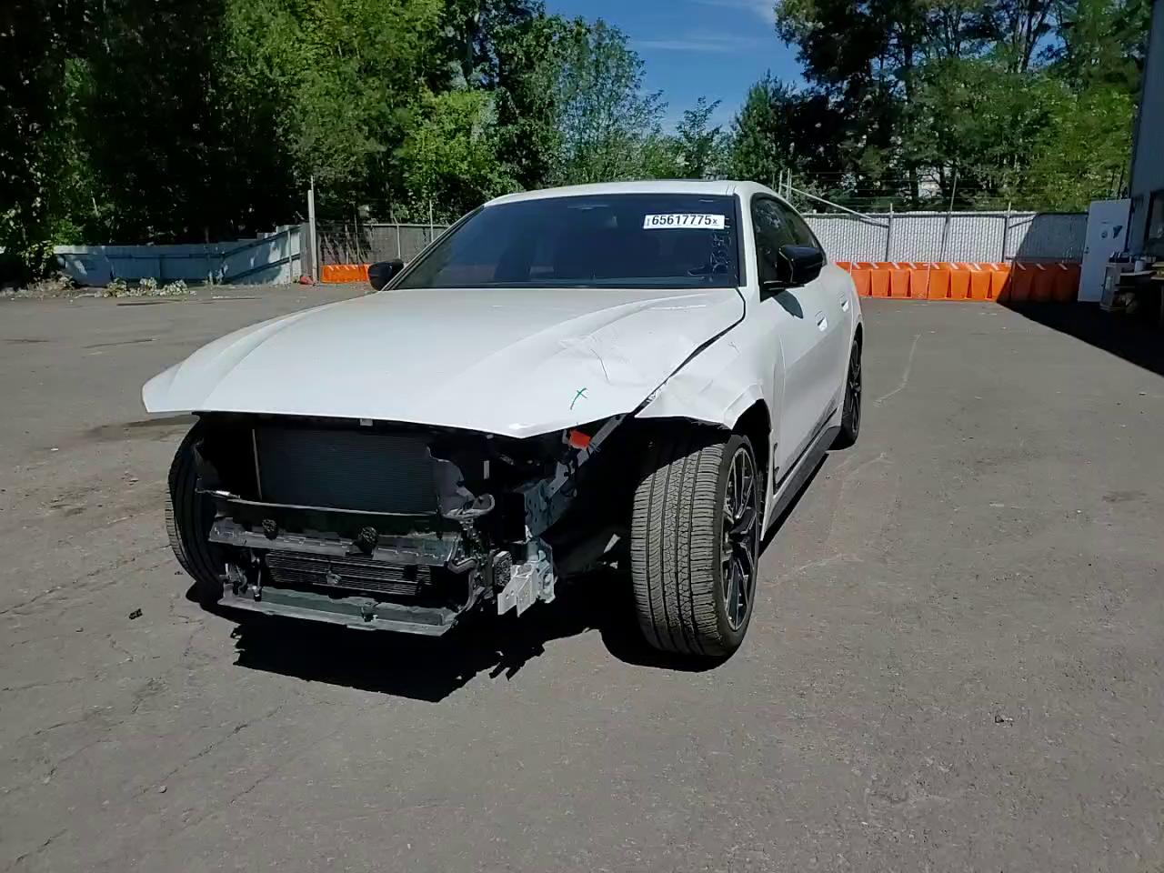 Фото: WBY83FB00RFT10796