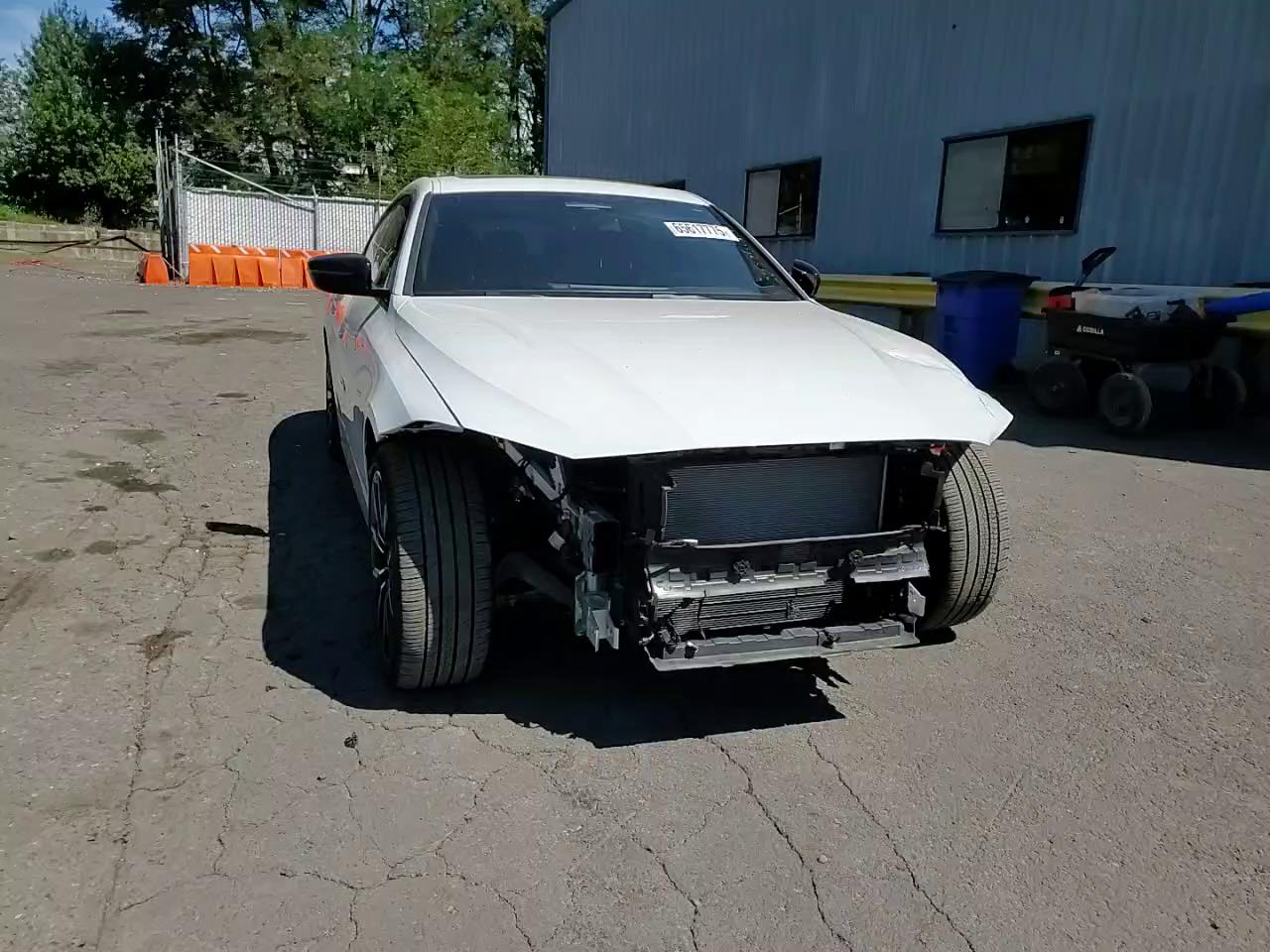 Фото: WBY83FB00RFT10796