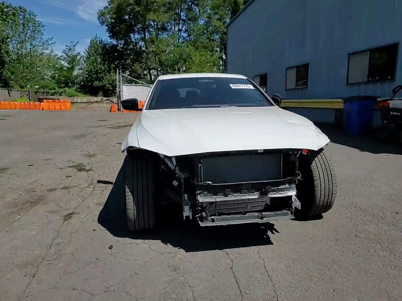 Фото: WBY83FB00RFT10796