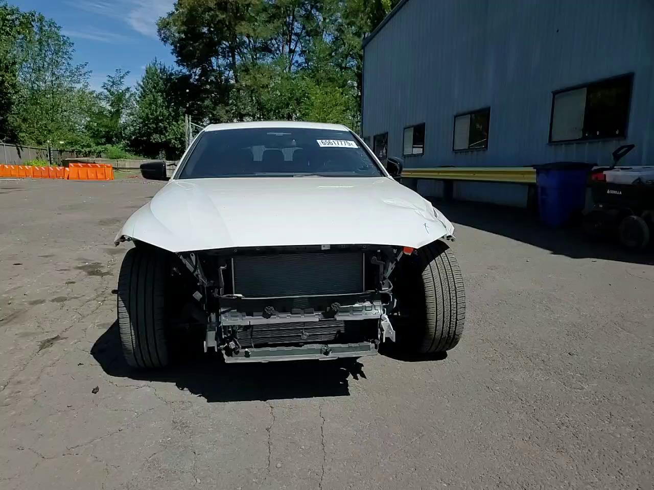 Фото: WBY83FB00RFT10796