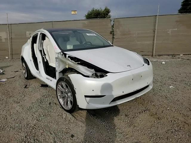 2022 Tesla Model Y VIN: 7SAYGDEE7NF553069 Lot: 70210565