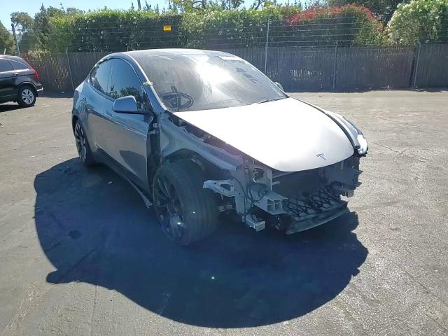 2025 Tesla Model Y VIN: 7SAYGDEF4SF232272 Lot: 69106505
