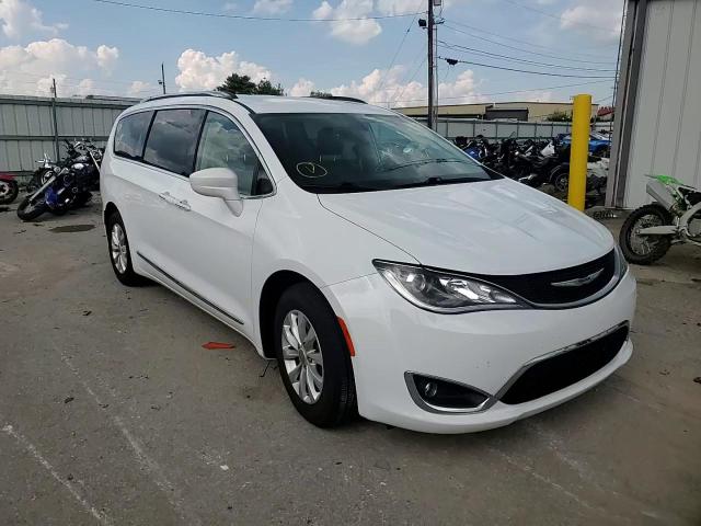 2019 Chrysler Pacifica Touring L VIN: 2C4RC1BG9KR537375 Lot: 68416705