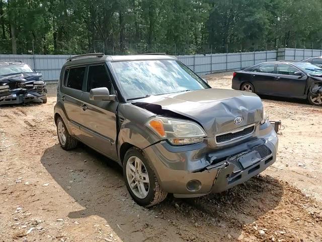 2011 Kia Soul + VIN: KNDJT2A27B7256329 Lot: 69513695