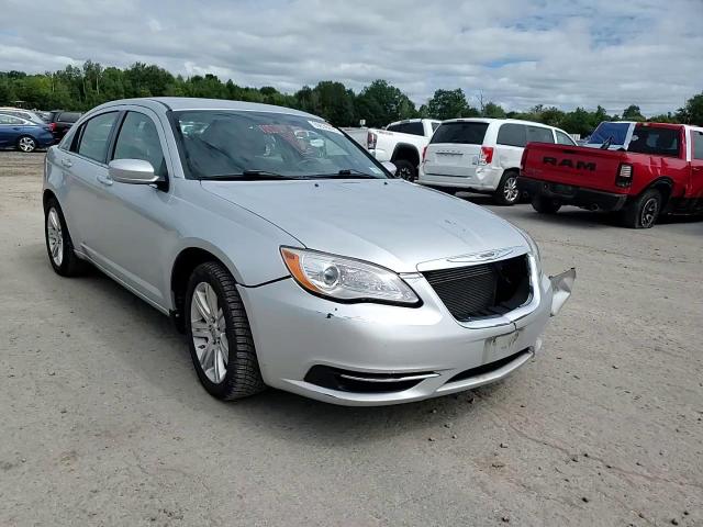 2011 Chrysler 200 Touring VIN: 1C3BC1FB6BN619887 Lot: 69635095