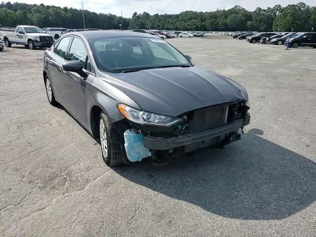 2019 Ford Fusion S VIN: 3FA6P0G72KR280585 Lot: 70916155