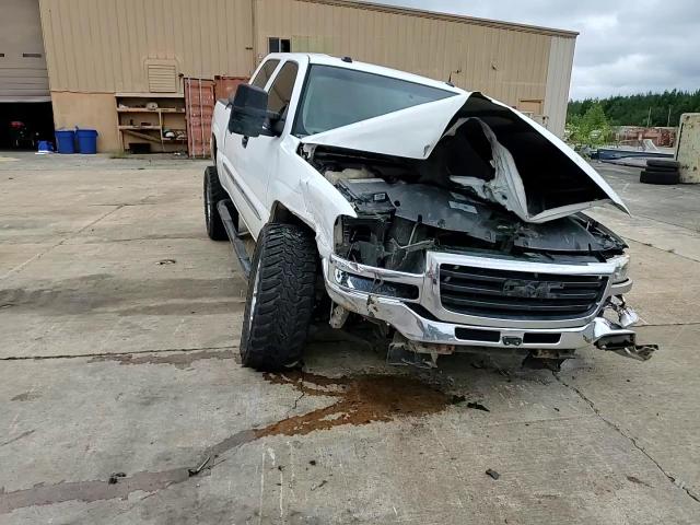 2005 GMC New Sierra K1500 VIN: 2GTEK13T651215065 Lot: 69882025