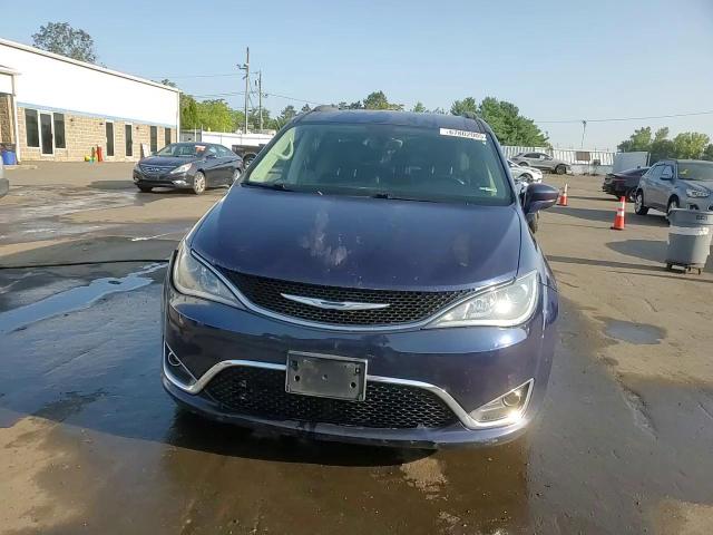 2017 Chrysler Pacifica Touring L VIN: 2C4RC1BG5HR831879 Lot: 67802005