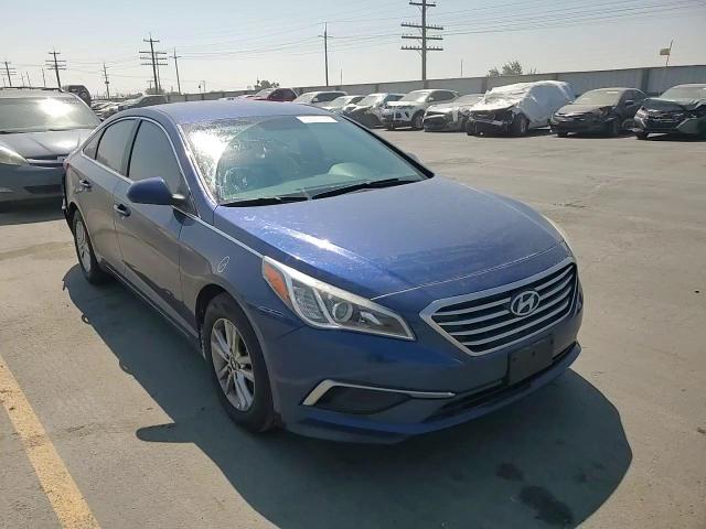 2017 Hyundai Sonata Se VIN: 5NPE24AF2HH555024 Lot: 70204445