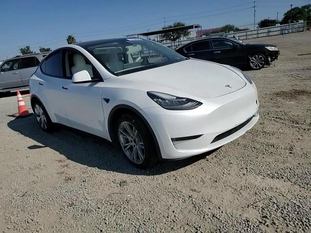 2022 Tesla Model Y VIN: 7SAYGDEE1NF310910 Lot: 70159345