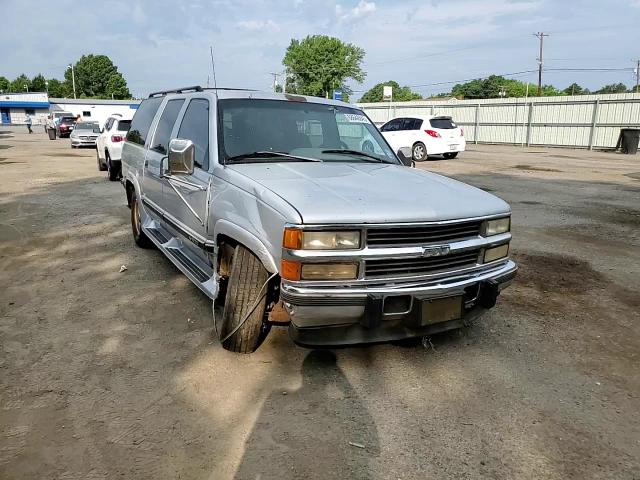 1996 Chevrolet Suburban C1500 VIN: 3GNFC16F4TG106199 Lot: 68648845