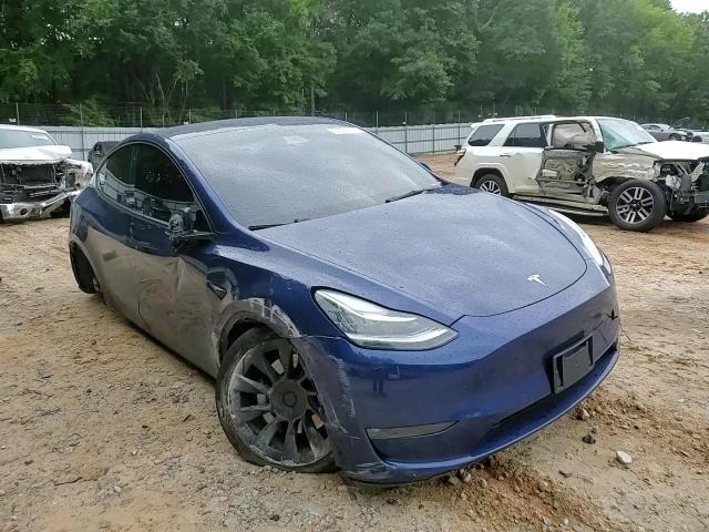 2022 Tesla Model Y VIN: 7SAYGDEE8NF387449 Lot: 68684305